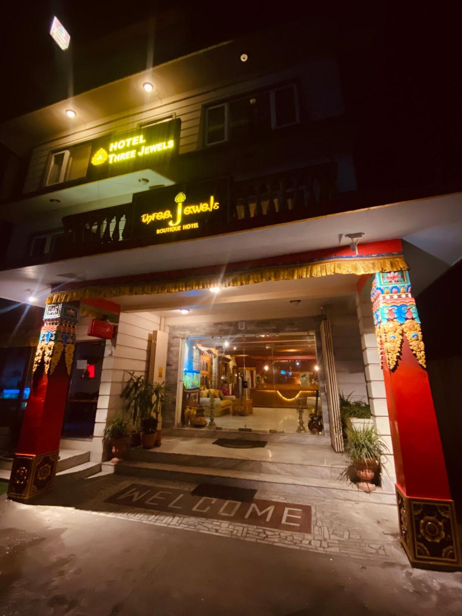 Three Jewels Boutique Hotel Pokhara Exterior foto